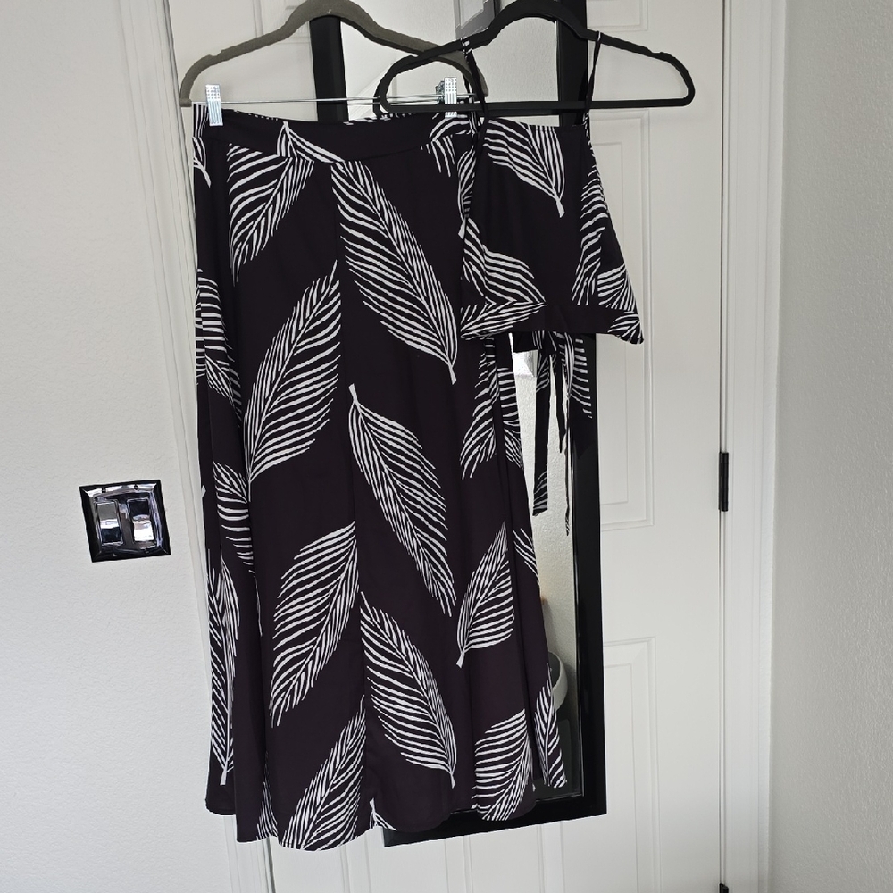 Black and White Leaf Print Set Sz Med